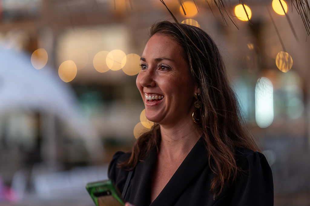 Event fotografie: ontspannen lachen bij Sunset Alphen aan den Rijn Fotograaf Roactive