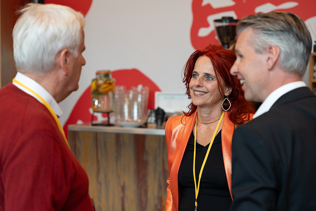 Event fotografie: blije gezichten bij weerzien van bekenden tijdens de Paro Open Fotograaf Roactive